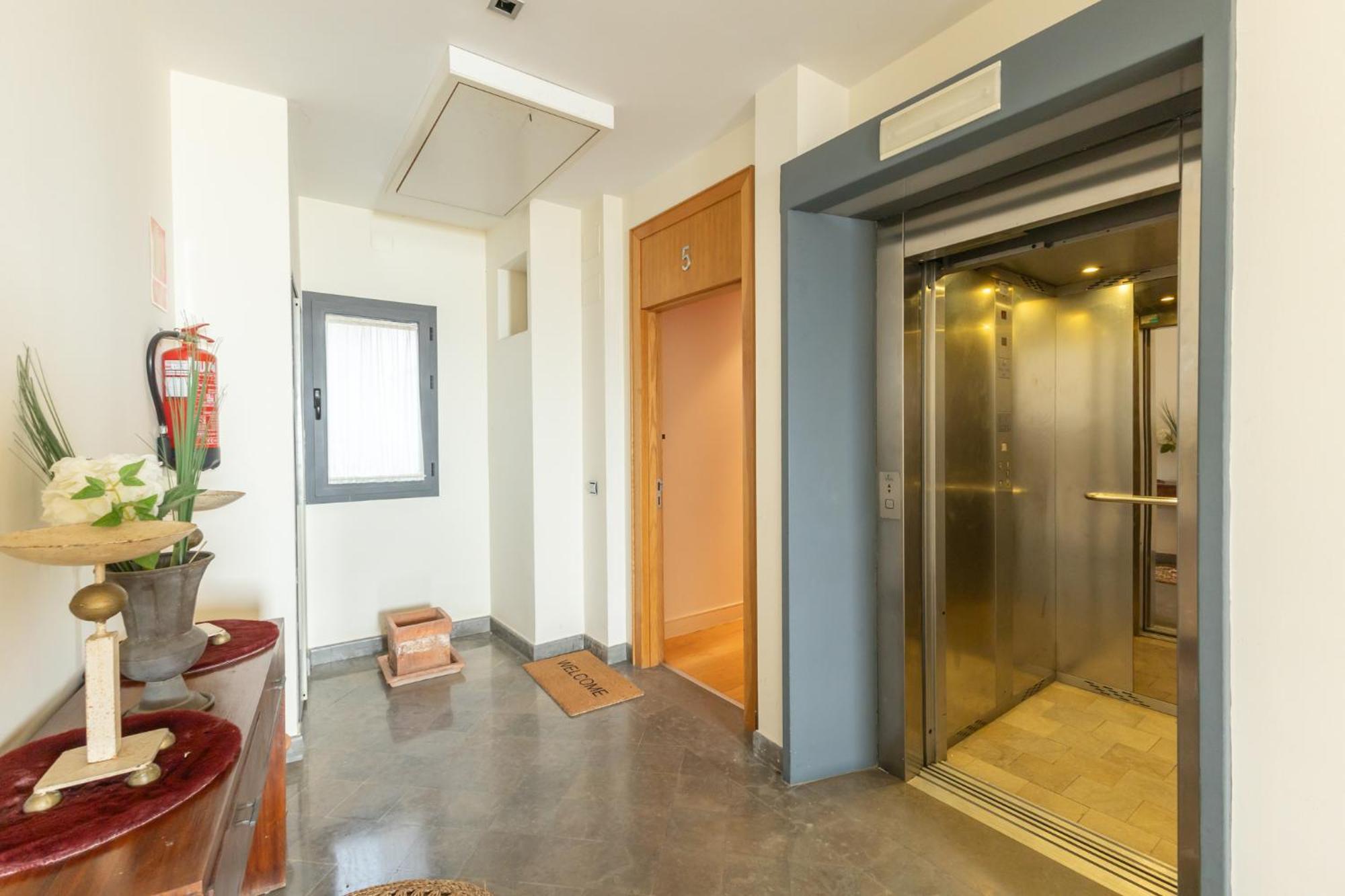 La Maestranza Charming One Or Two Bedrooms Apartments By Ocityzen Sevilha Exterior foto